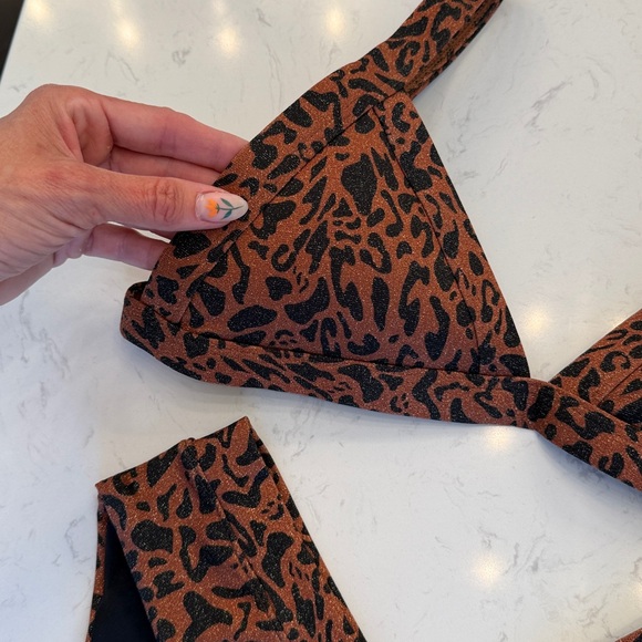 Oneone Leopard Bikini Set - Picture 2 of 6